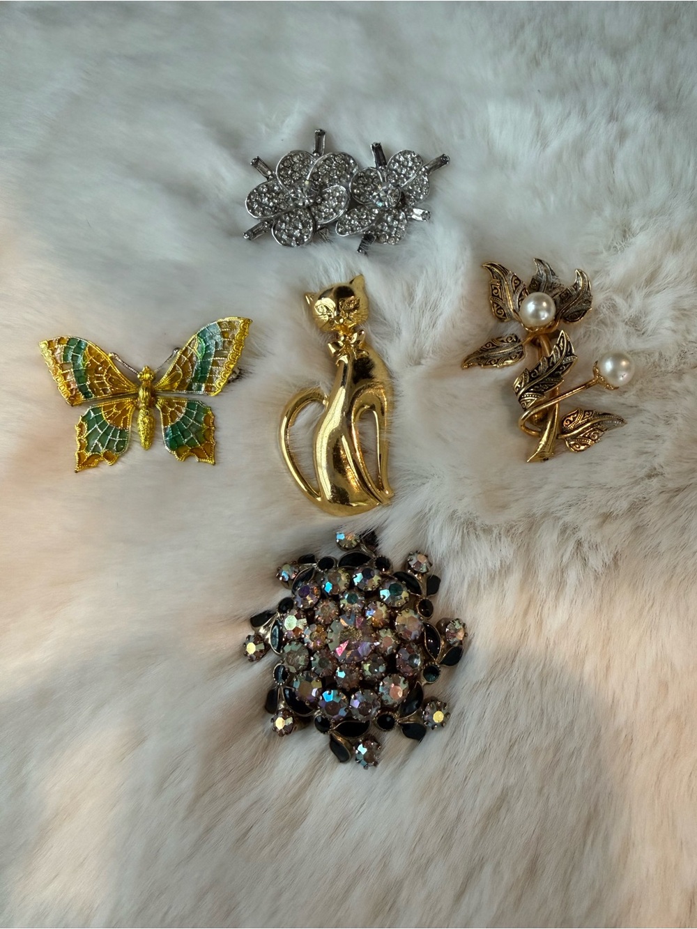 Vintage Gold Tone Cat Brooch Pin - Gold Color